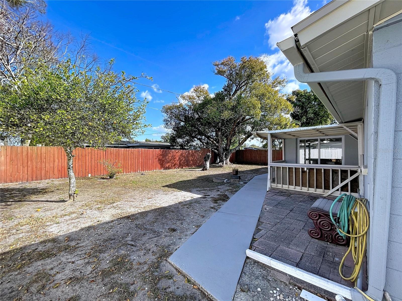 HOLIDAY GARDENS - Residential