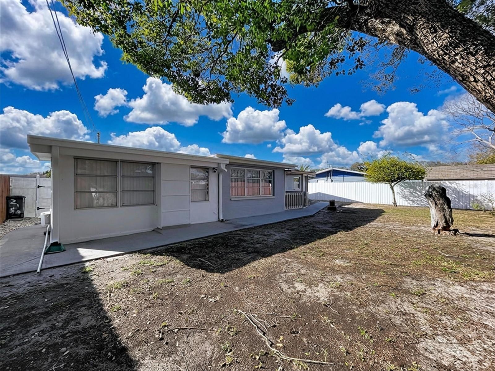 HOLIDAY GARDENS - Residential