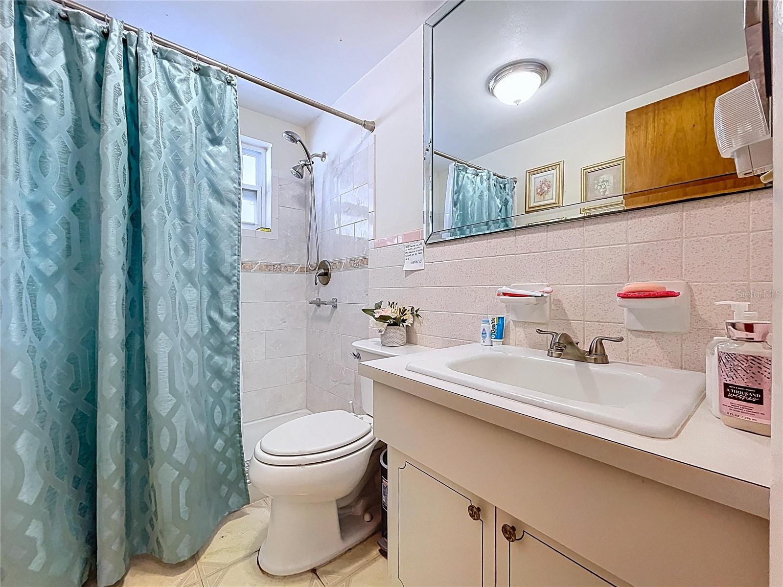 HOLIDAY GARDENS - Residential