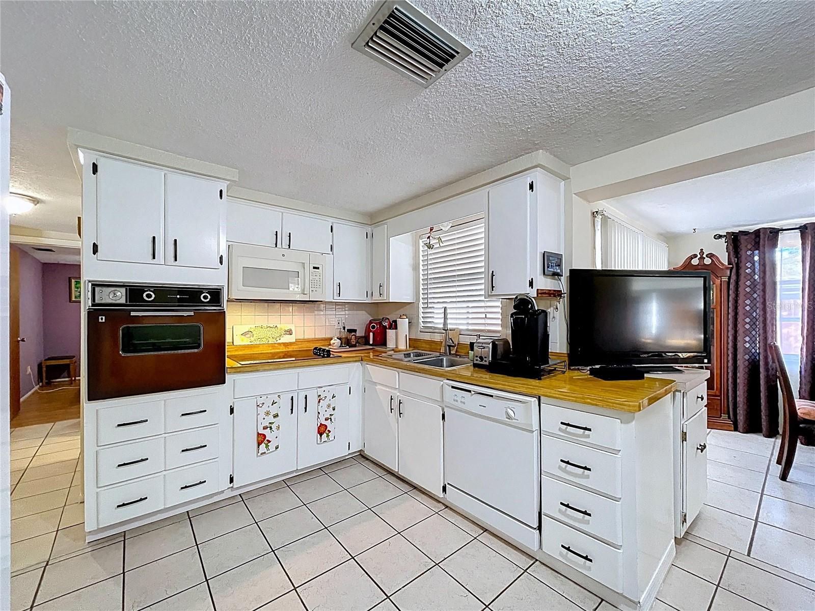 HOLIDAY GARDENS - Residential