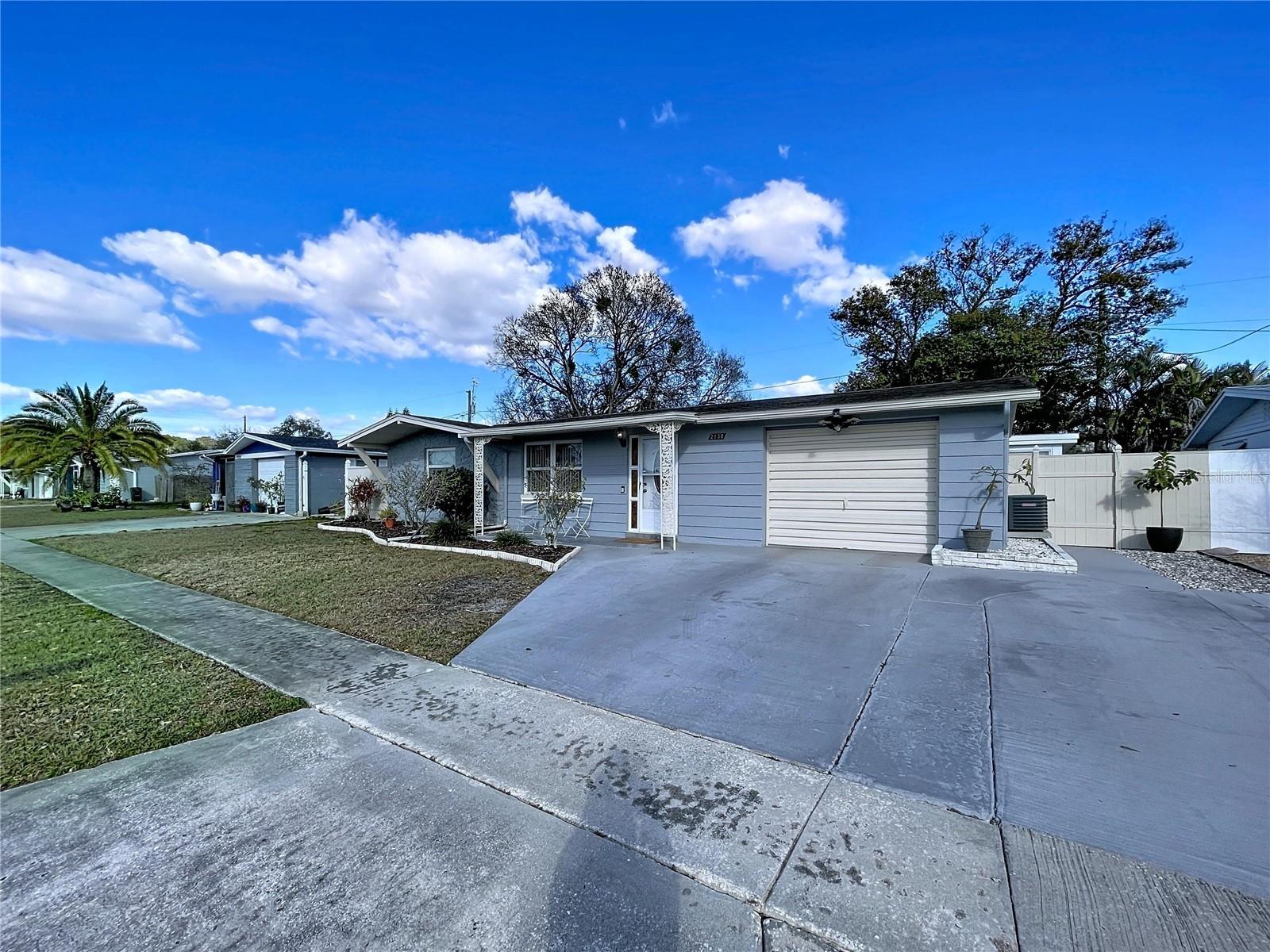 HOLIDAY GARDENS - Residential