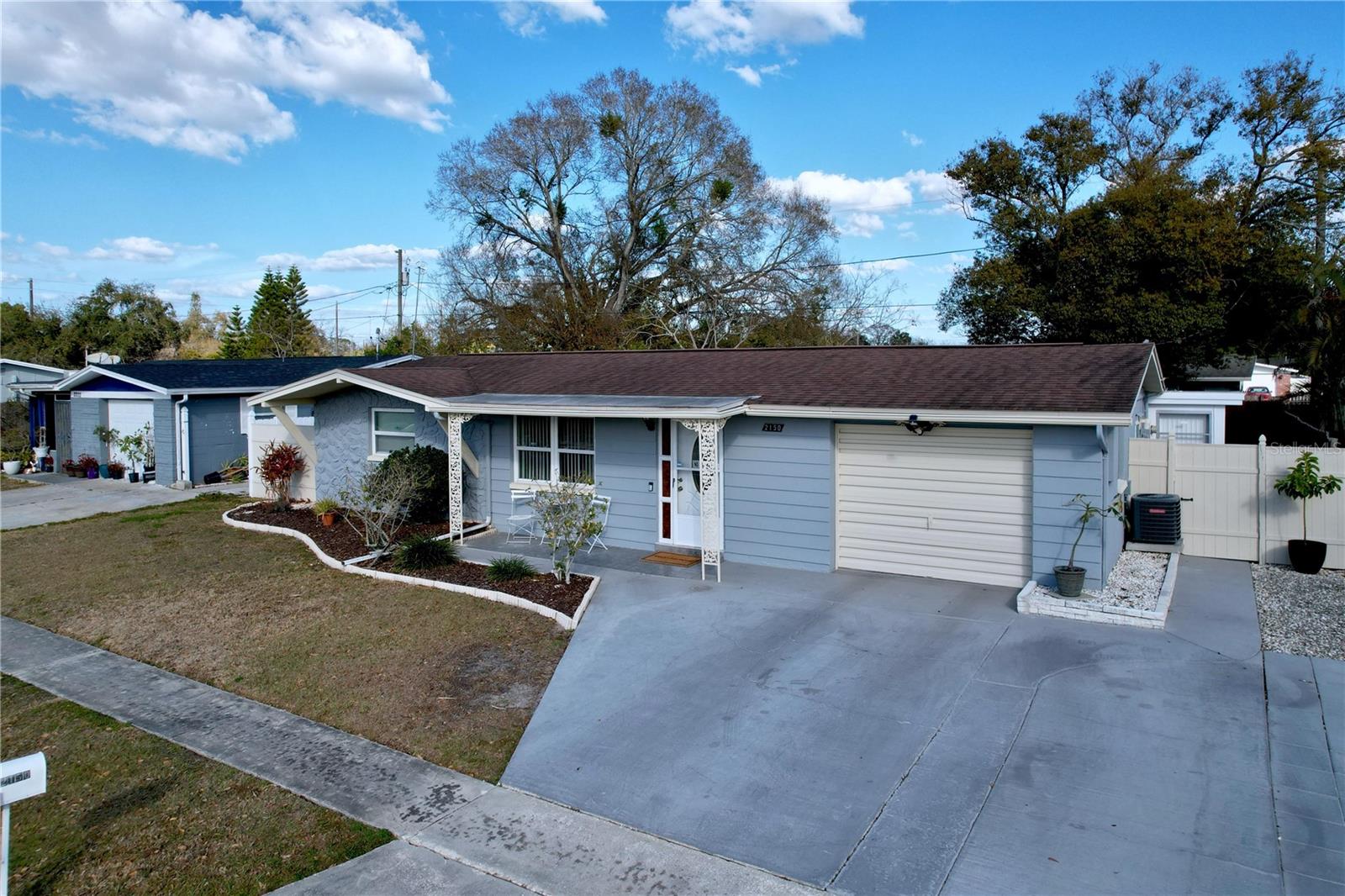 HOLIDAY GARDENS - Residential