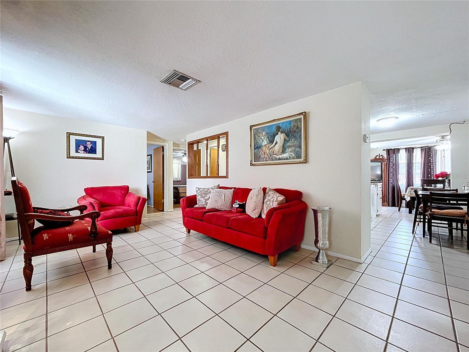 HOLIDAY GARDENS - Residential