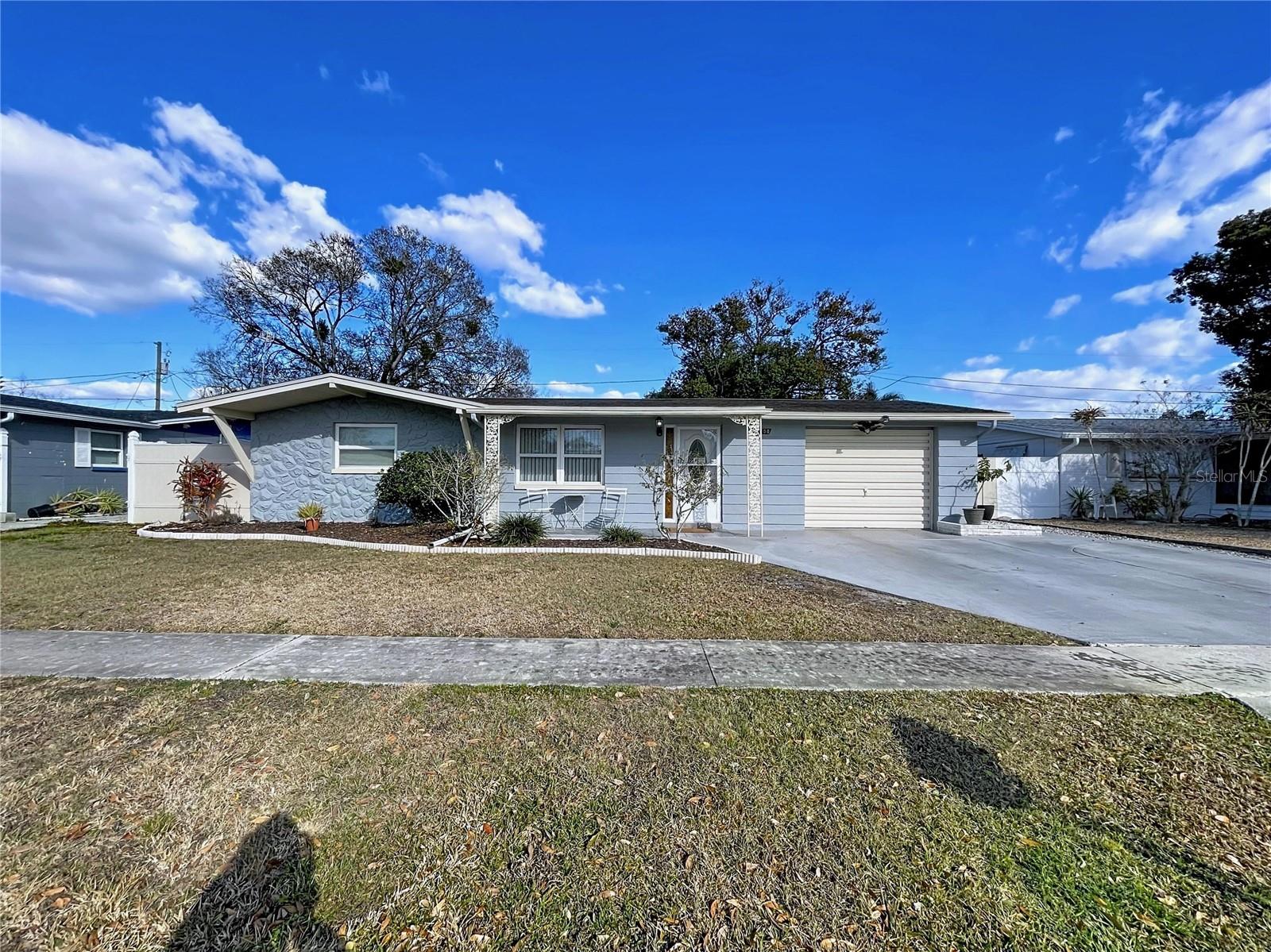 HOLIDAY GARDENS - Residential