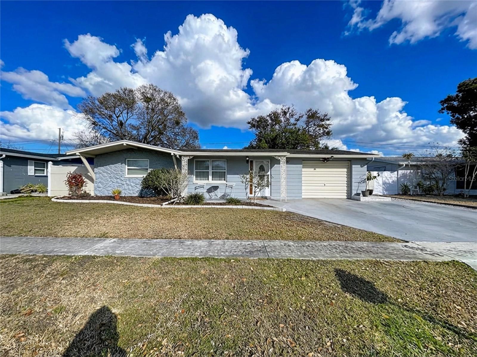 HOLIDAY GARDENS - Residential