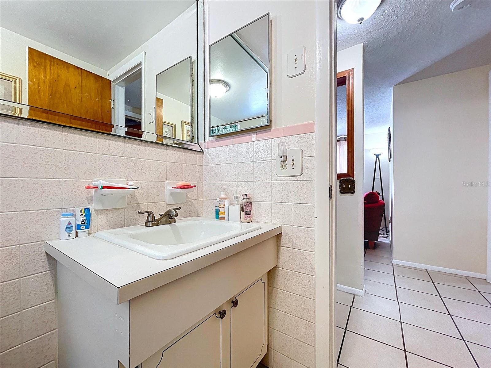 HOLIDAY GARDENS - Residential