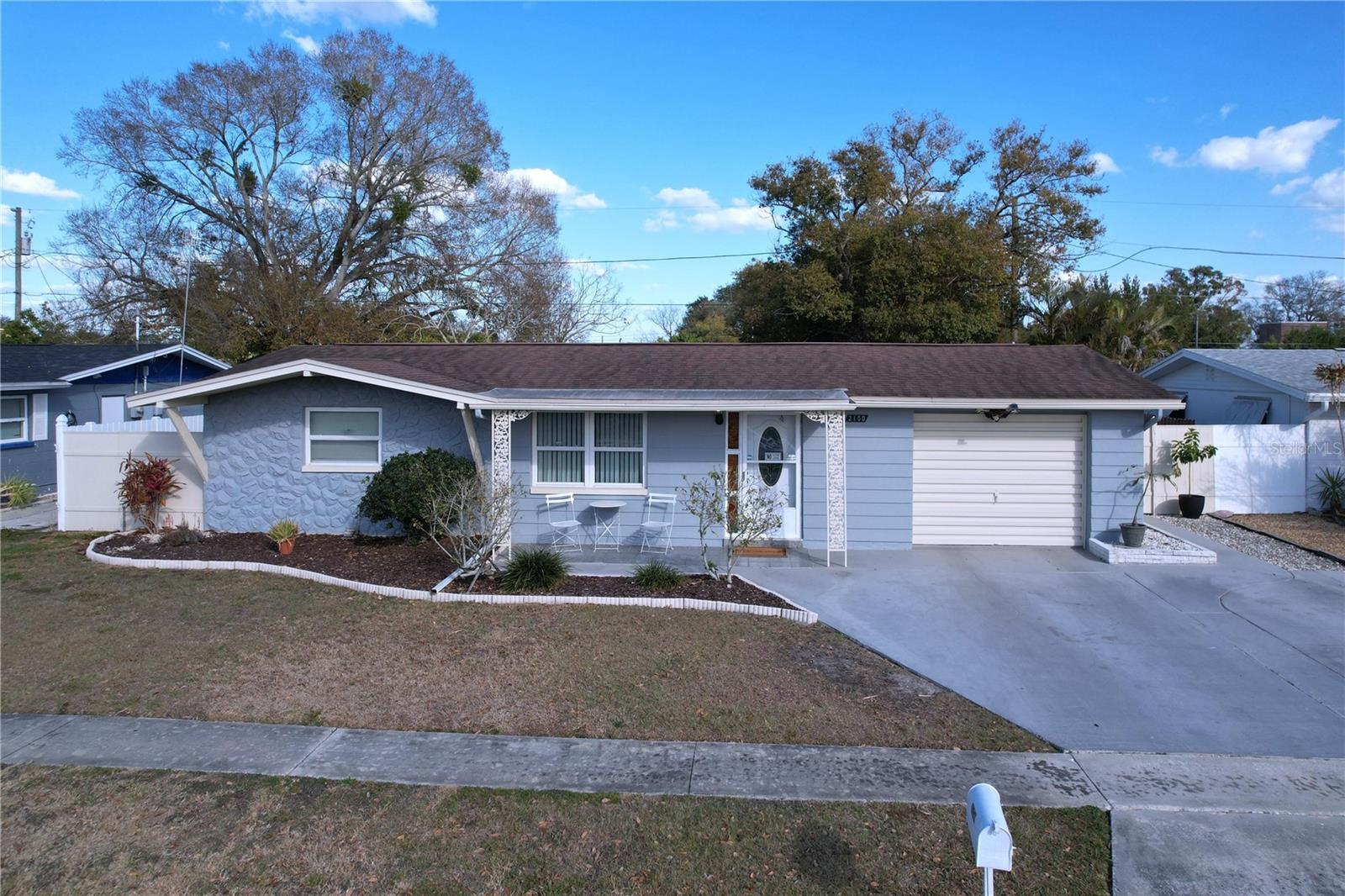 HOLIDAY GARDENS - Residential