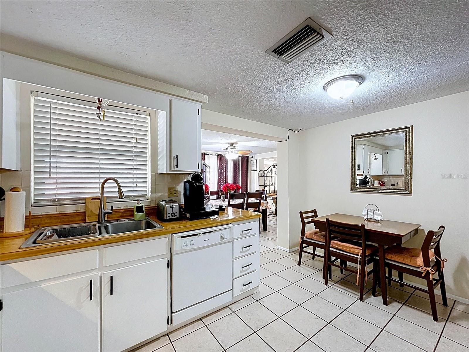 HOLIDAY GARDENS - Residential