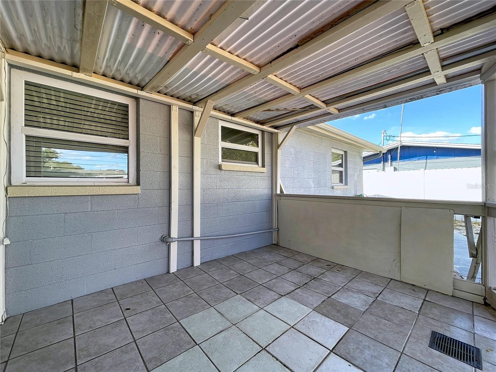 HOLIDAY GARDENS - Residential