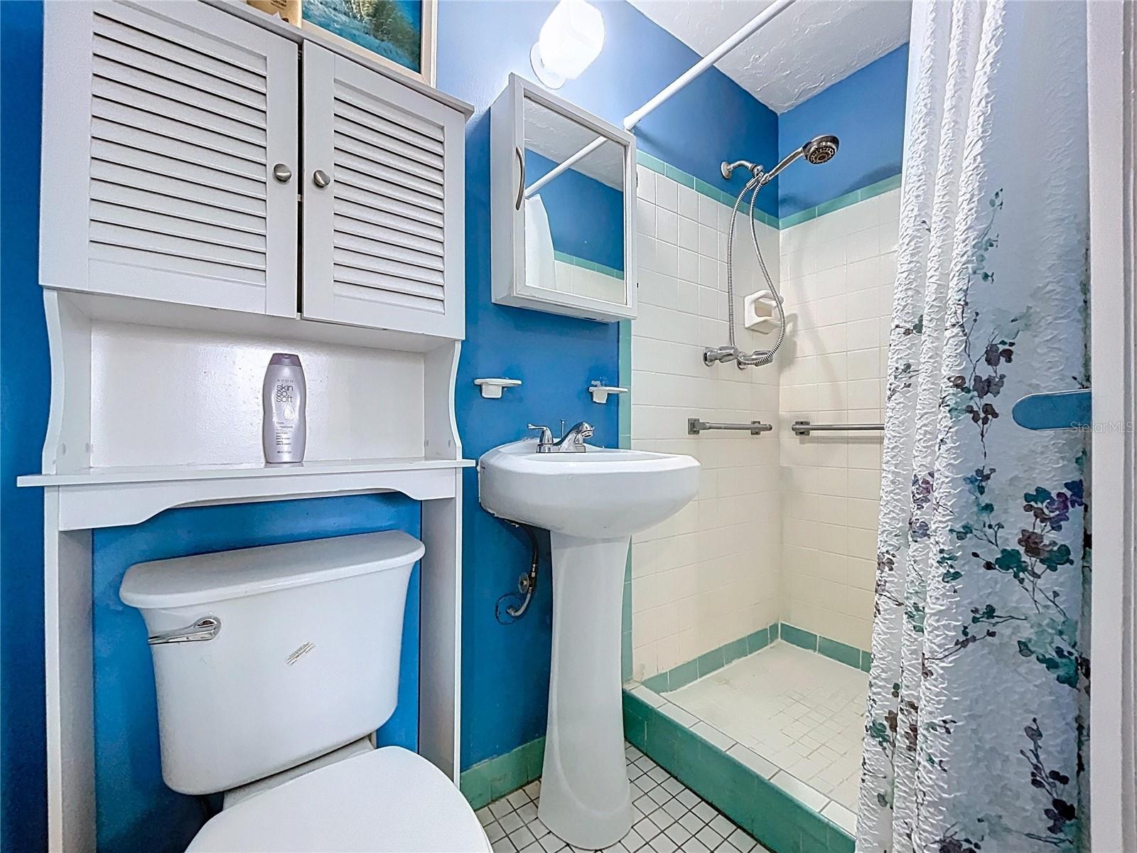 HOLIDAY GARDENS - Residential