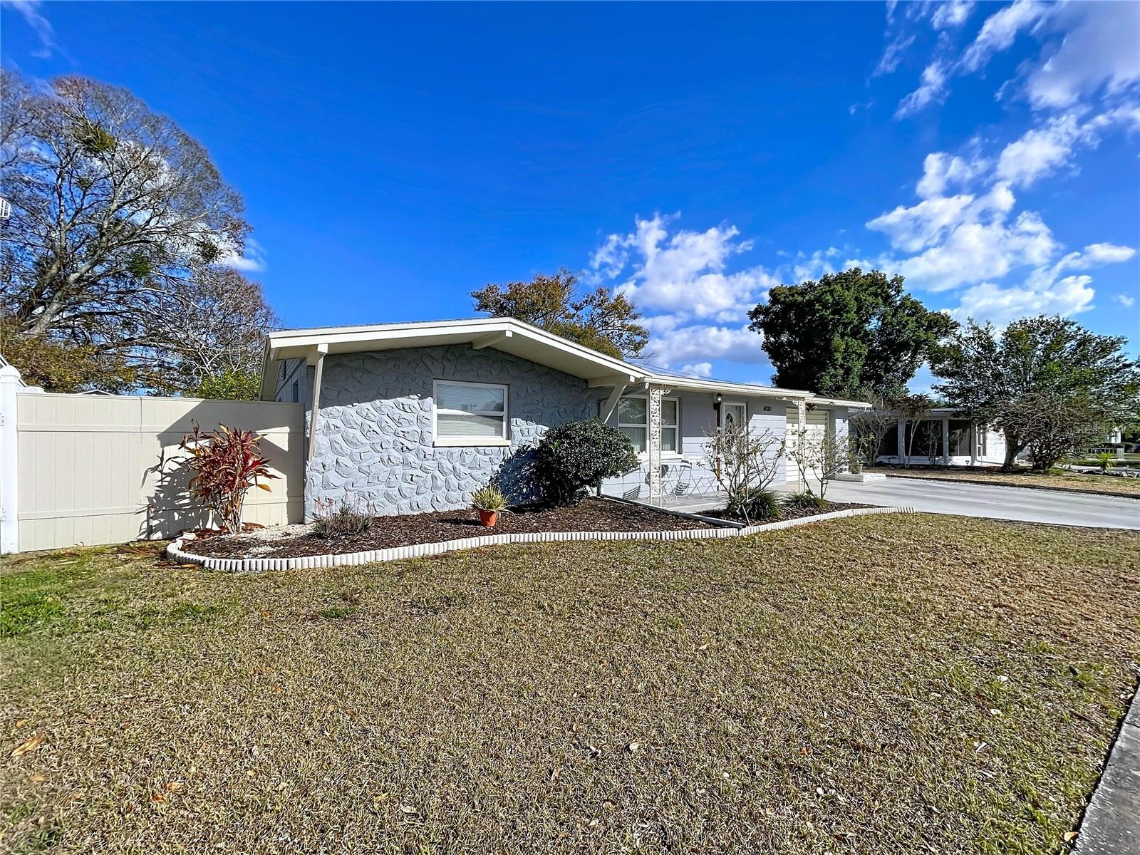 HOLIDAY GARDENS - Residential