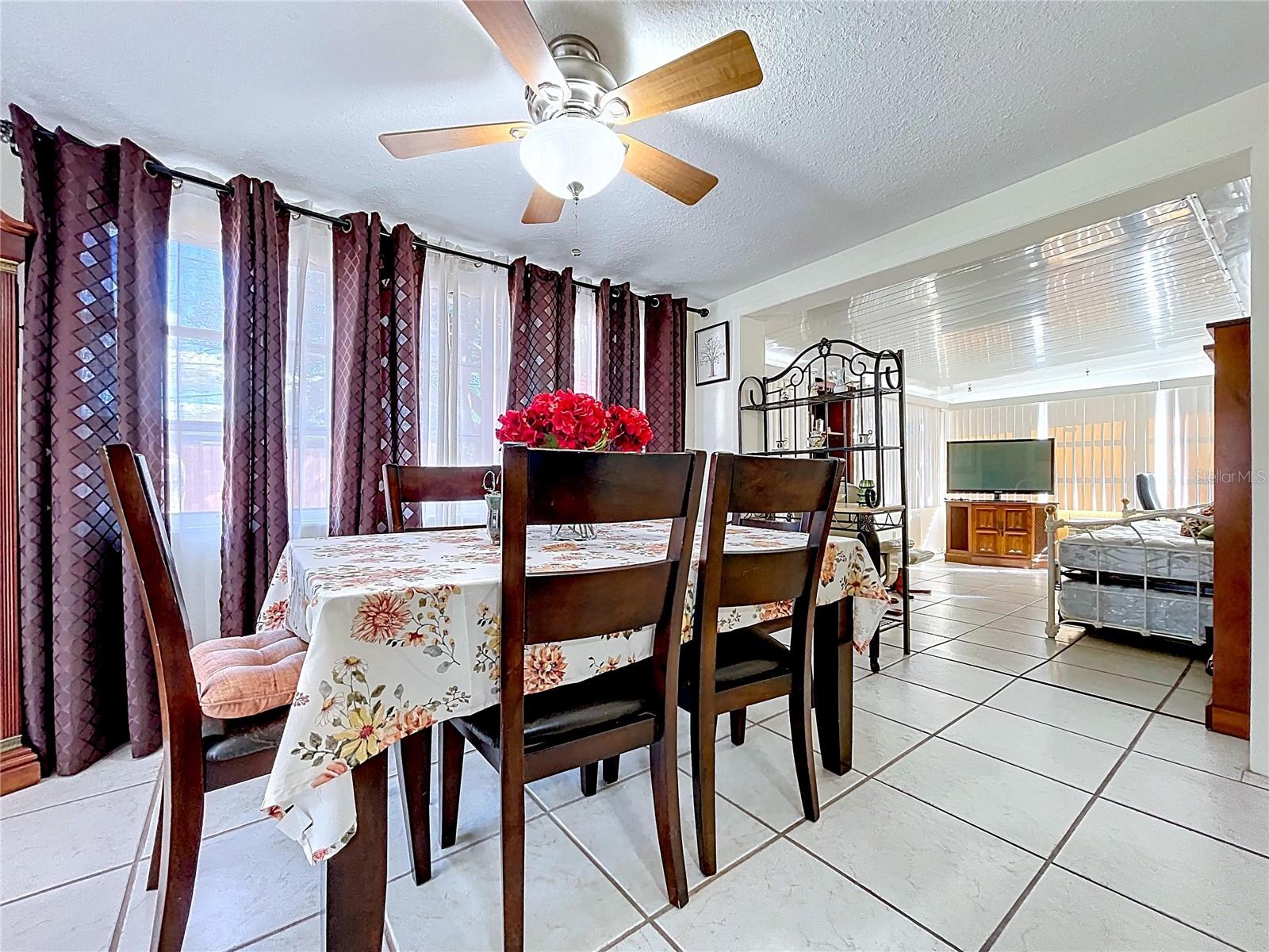 HOLIDAY GARDENS - Residential