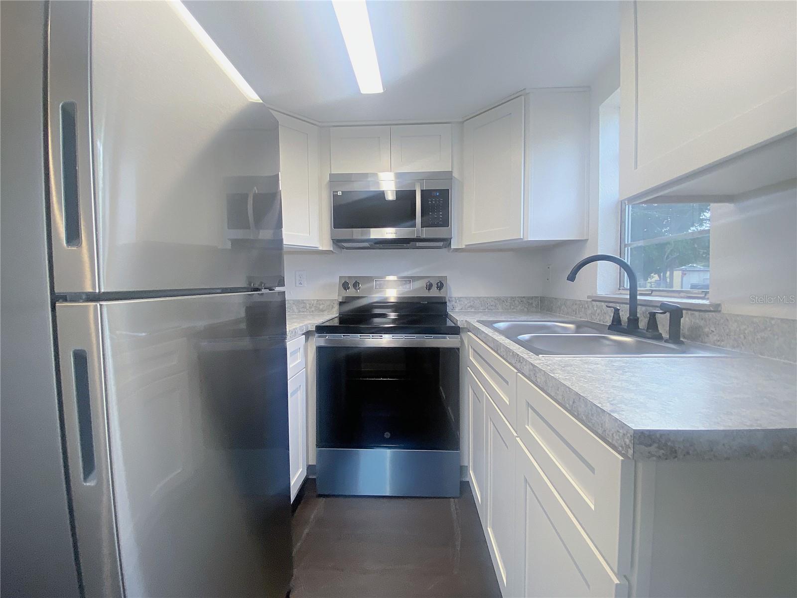 ROOSEVELT MANOR - Residential Lease