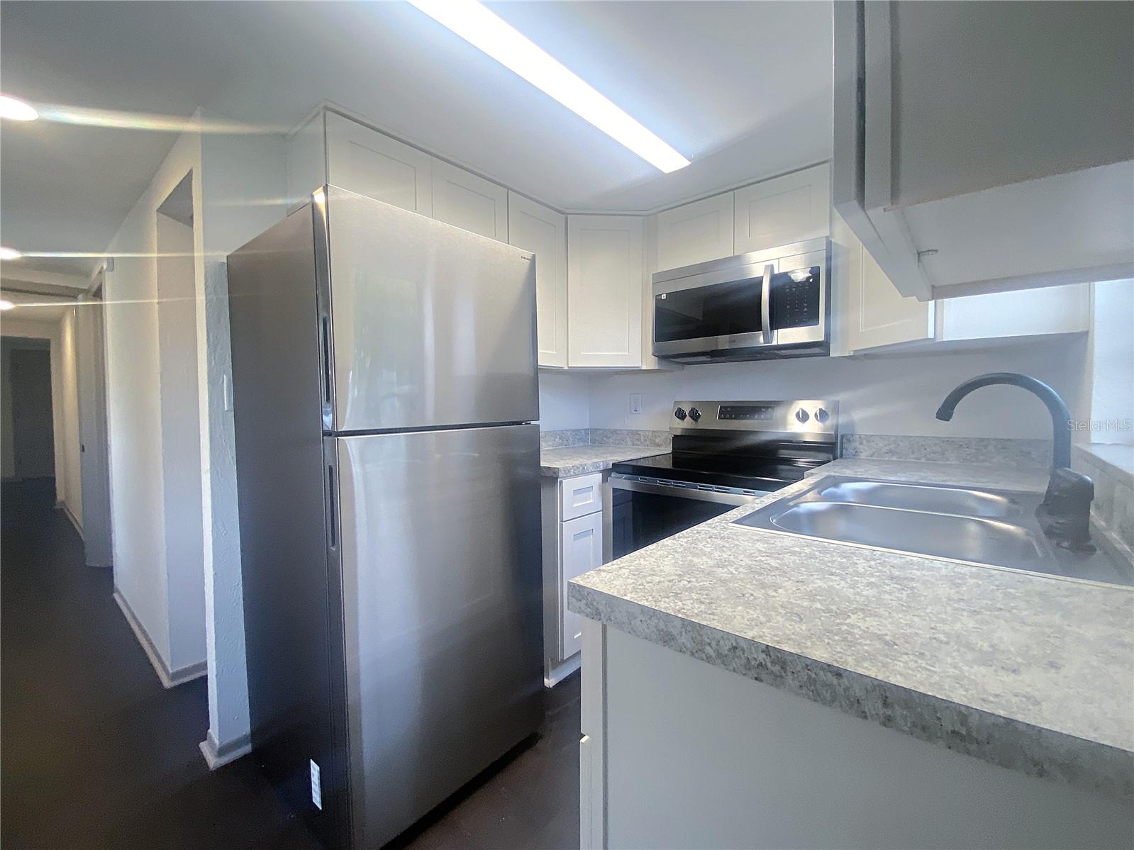 ROOSEVELT MANOR - Residential Lease