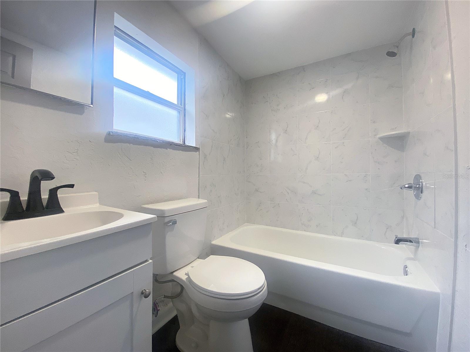 ROOSEVELT MANOR - Residential Lease