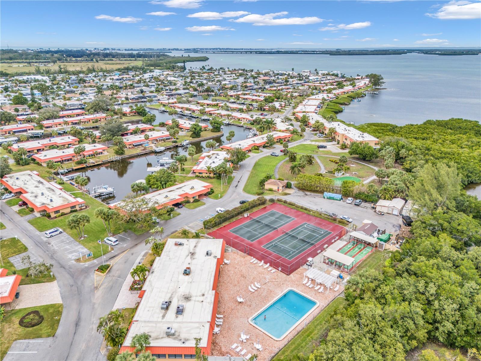 PALMA SOLA HARBOUR SEC 4 - Residential