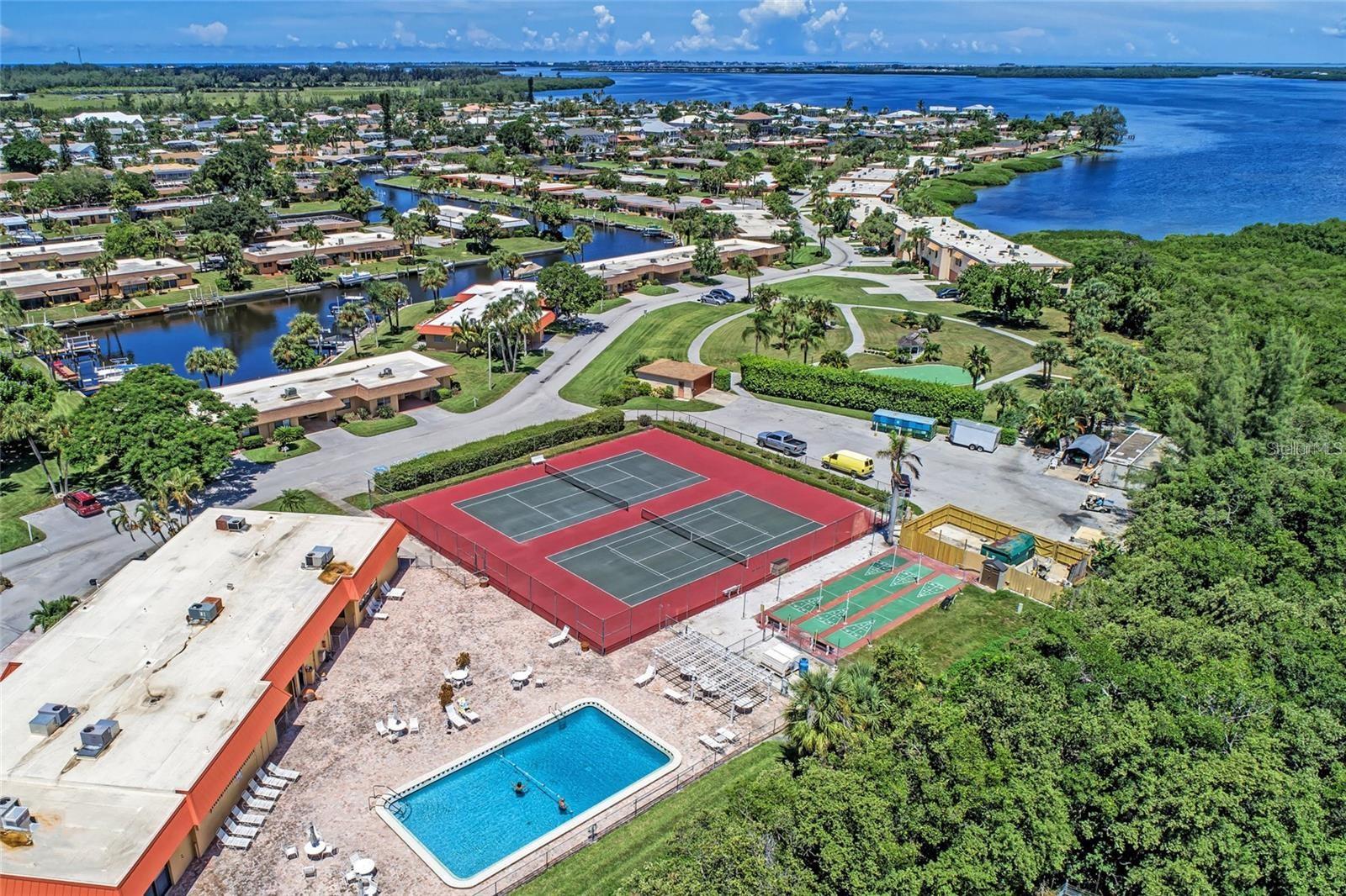 PALMA SOLA HARBOUR SEC 4 - Residential