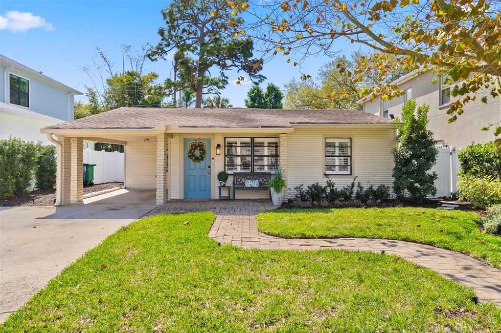 Photo of 3906 W Vasconia Street, Tampa, FL 33629 (MLS # TB8483098)
