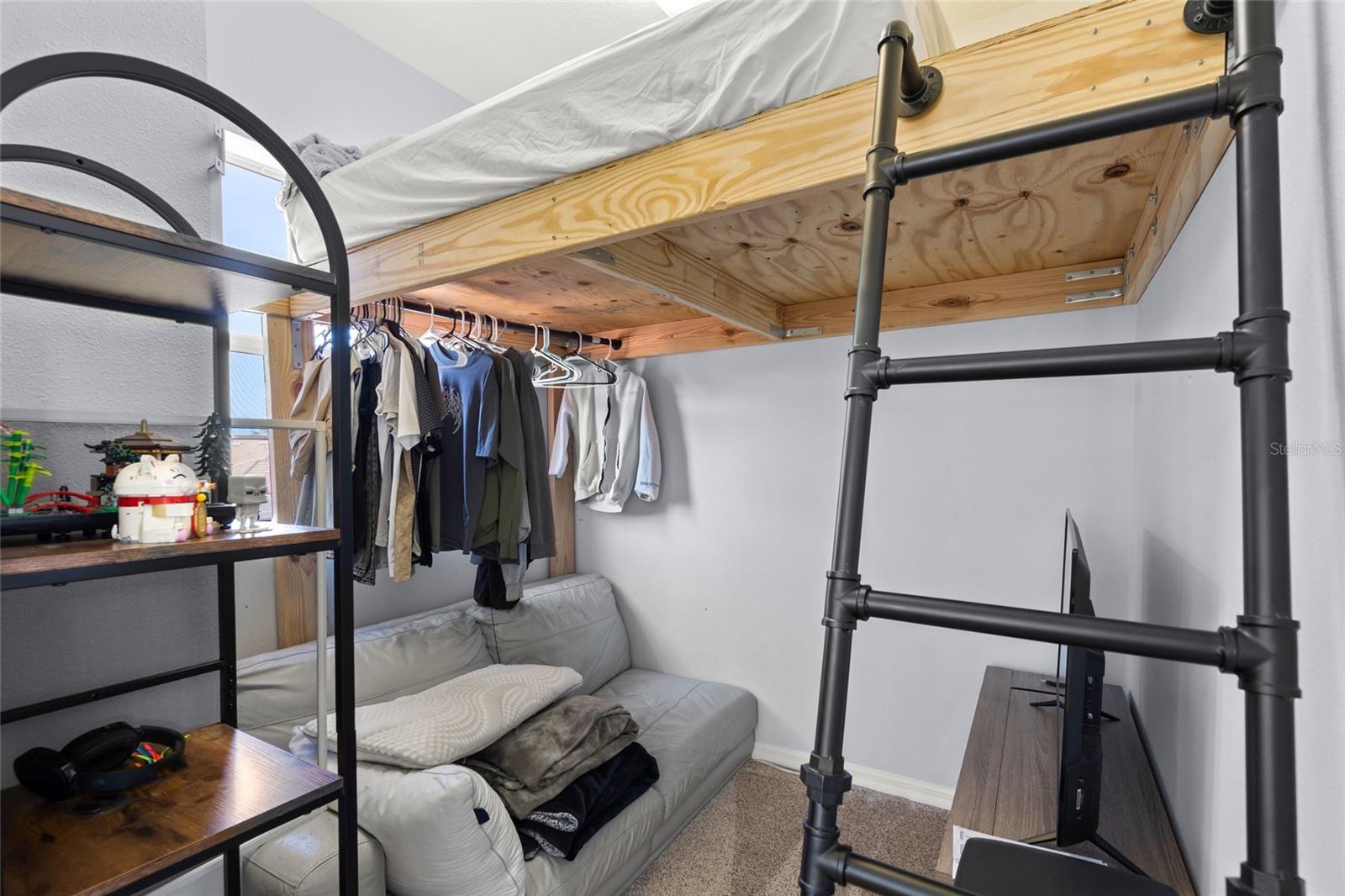 TAILFEATHER WAY AT TARA - Residential