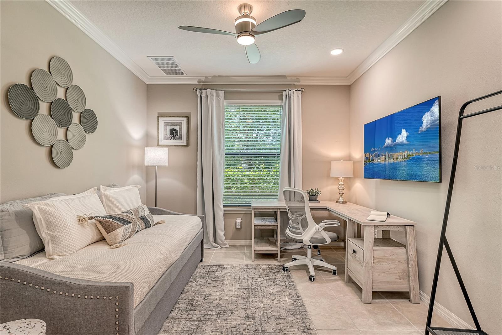 GARDEN HOMES/ESPLANDE PALMER R - Residential Lease