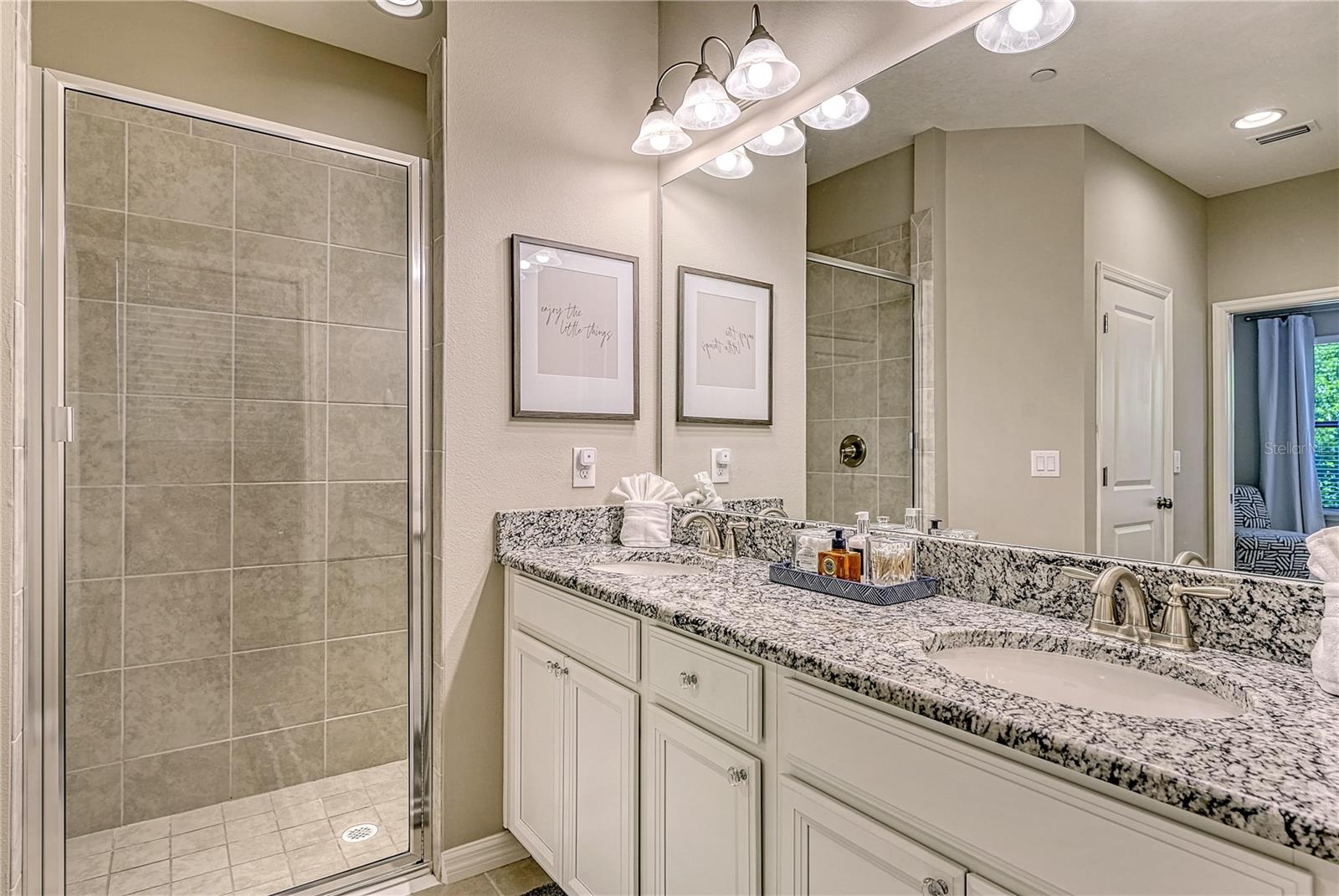 GARDEN HOMES/ESPLANDE PALMER R - Residential Lease