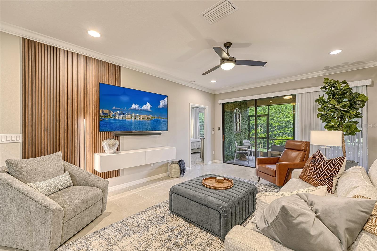 GARDEN HOMES/ESPLANDE PALMER R - Residential Lease