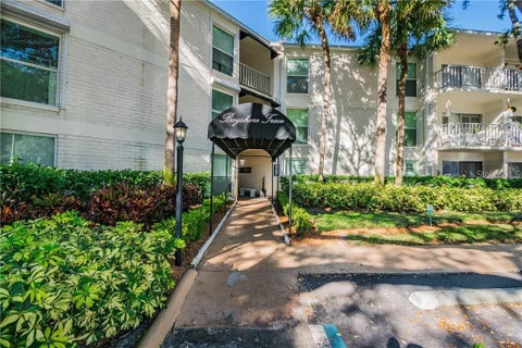 1 beds bed, 1.5 baths bath property at 3325 Bayshore Boulevard D16, Tampa, FL 33629
