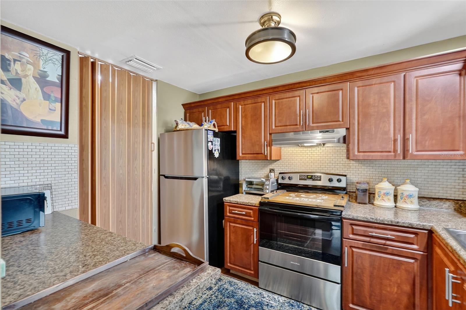 EASTWOOD SHORES 6 - Residential Lease