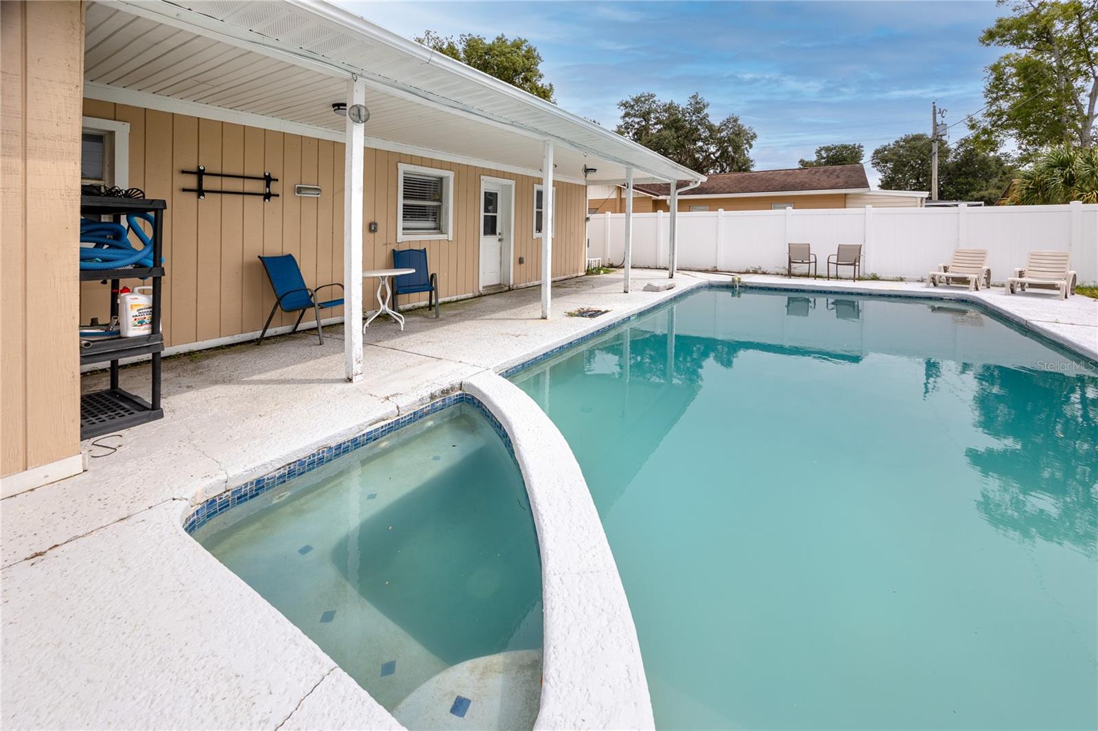4624 WISTERIA DRIVE