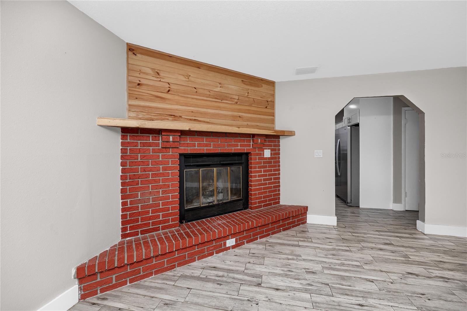 4624 WISTERIA DRIVE