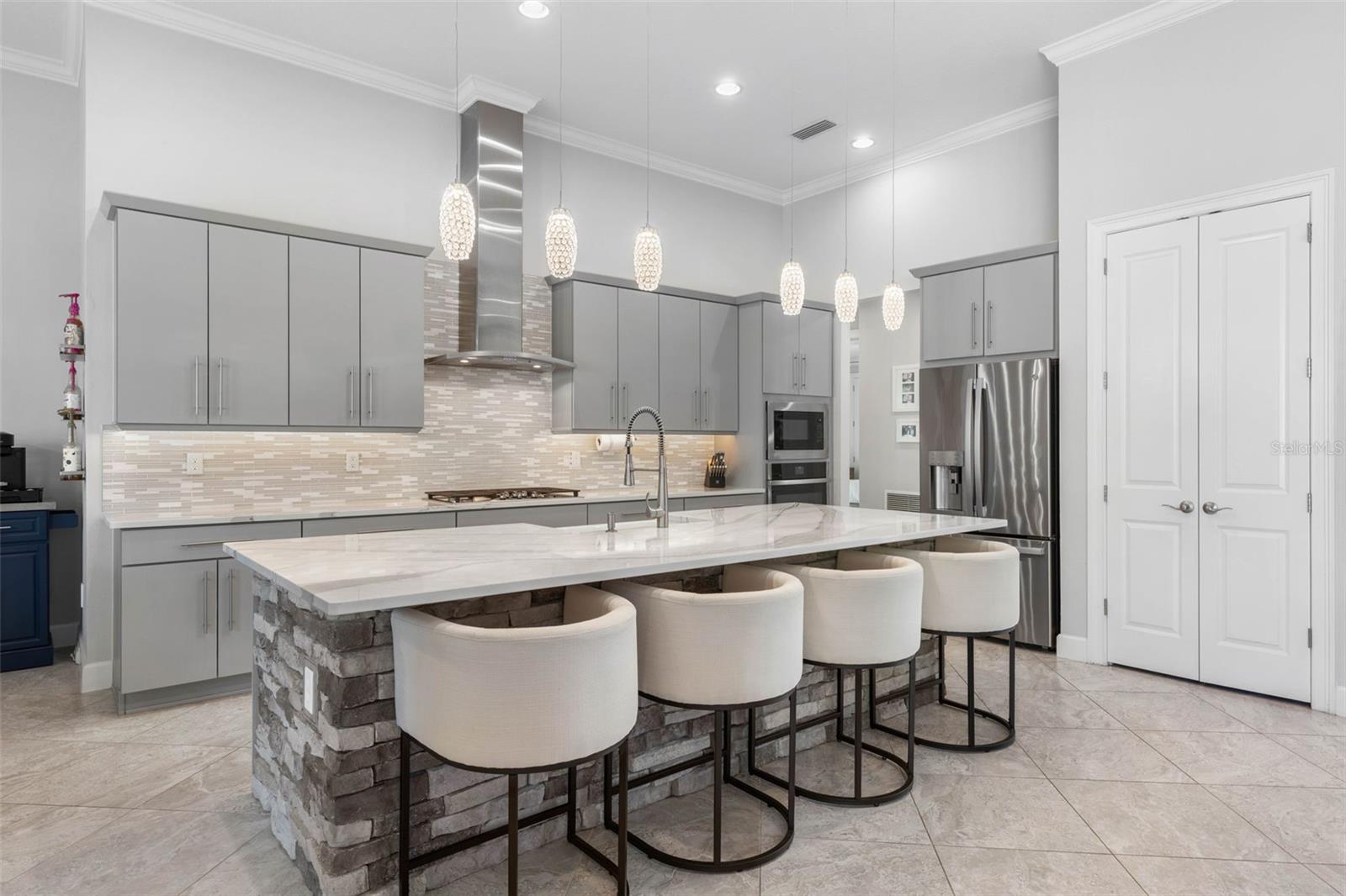 ISLAND ESTATES SUB - Residential