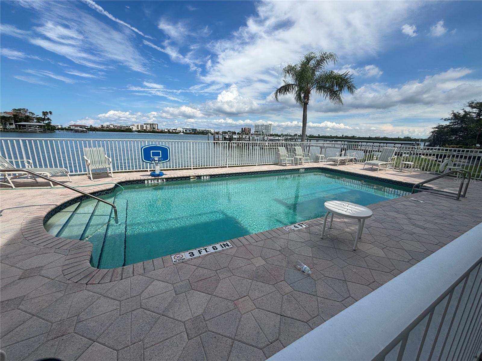 BRIGHTWATER TWNHMS - Residential Lease