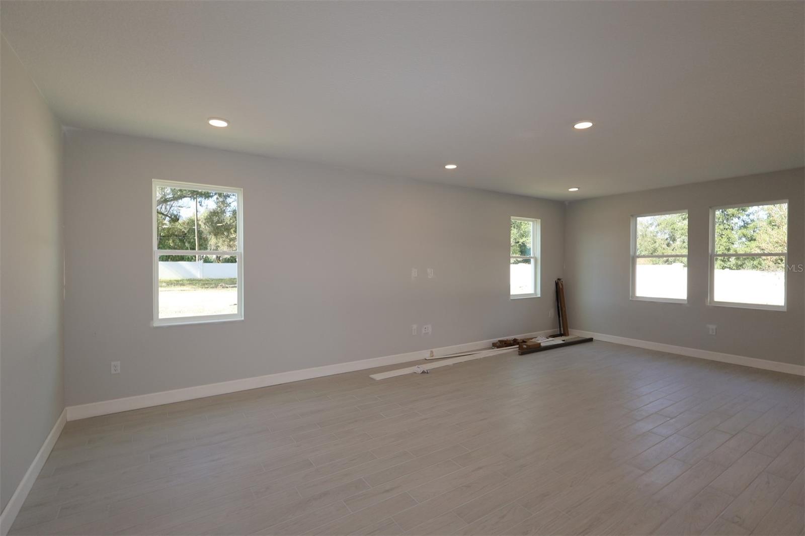 WILLOW RUN - Residential