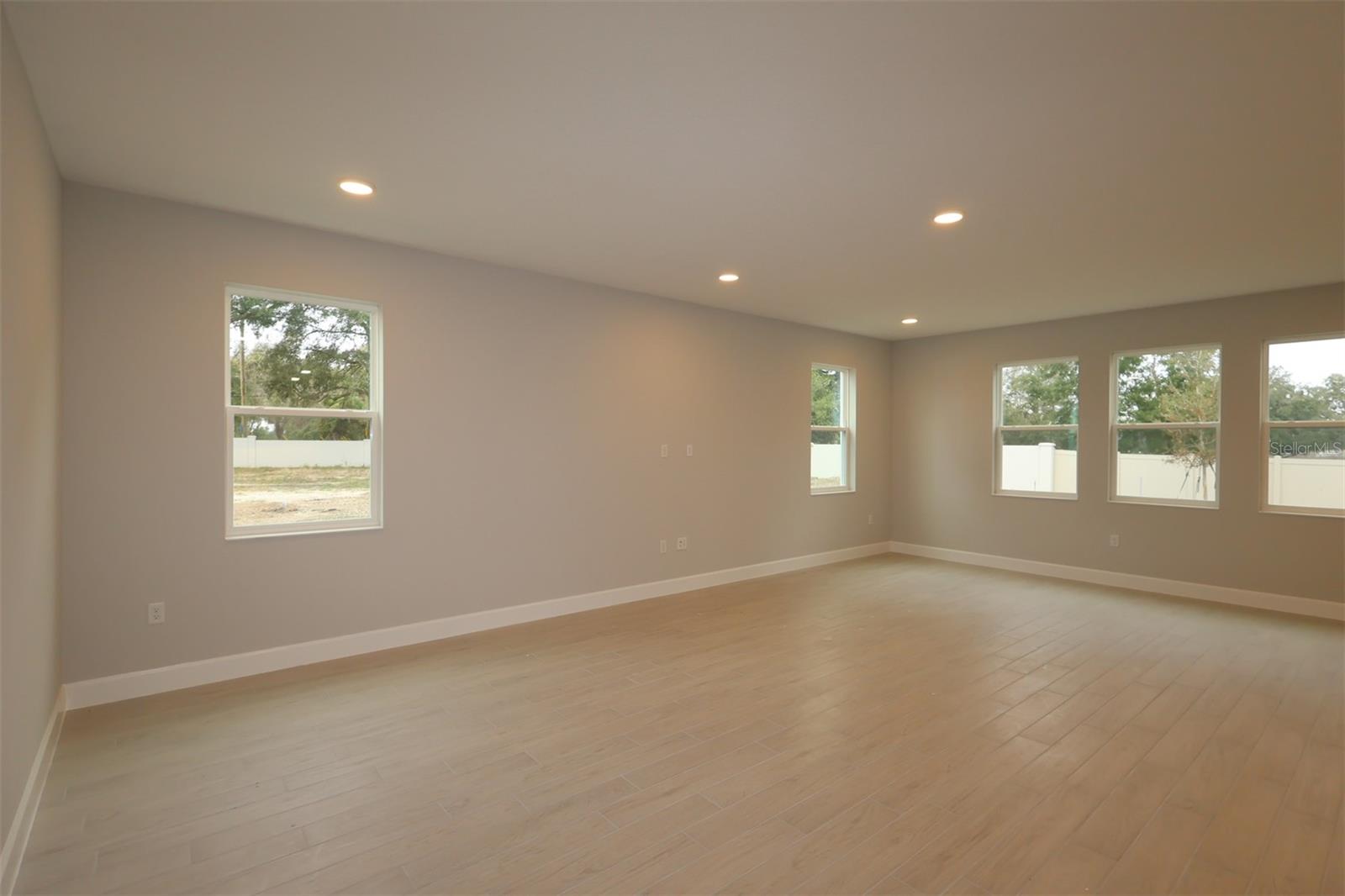 WILLOW RUN - Residential