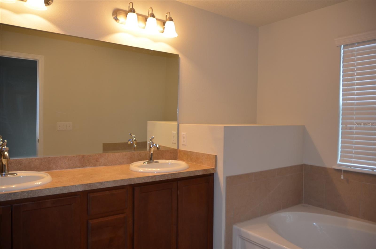 SUTTON PLACE TWNHMS A REP - Residential Lease