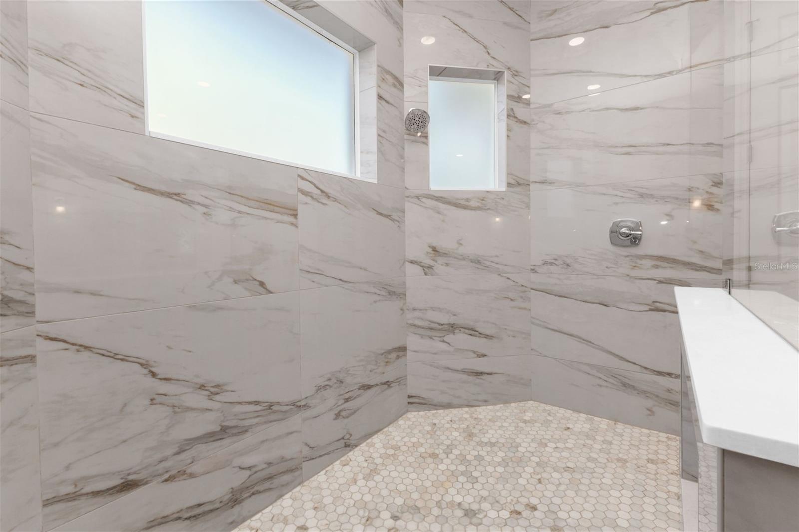 CLEVELAND NORTH - Residential