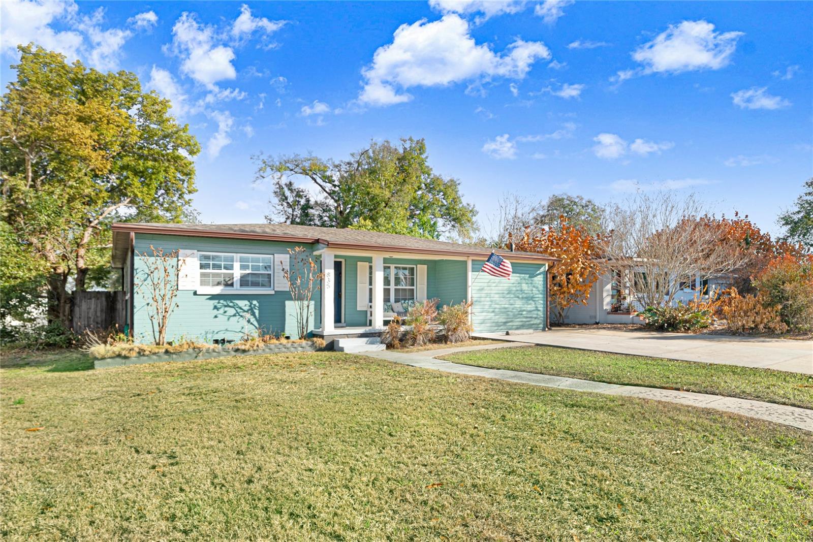 Casas a venda 1 - Jen Dantas 835 CANOVIA AVENUE