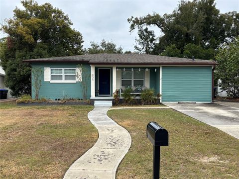 Photo of 835 Canovia Avenue, Orlando, FL 32804 (MLS # O6370588)