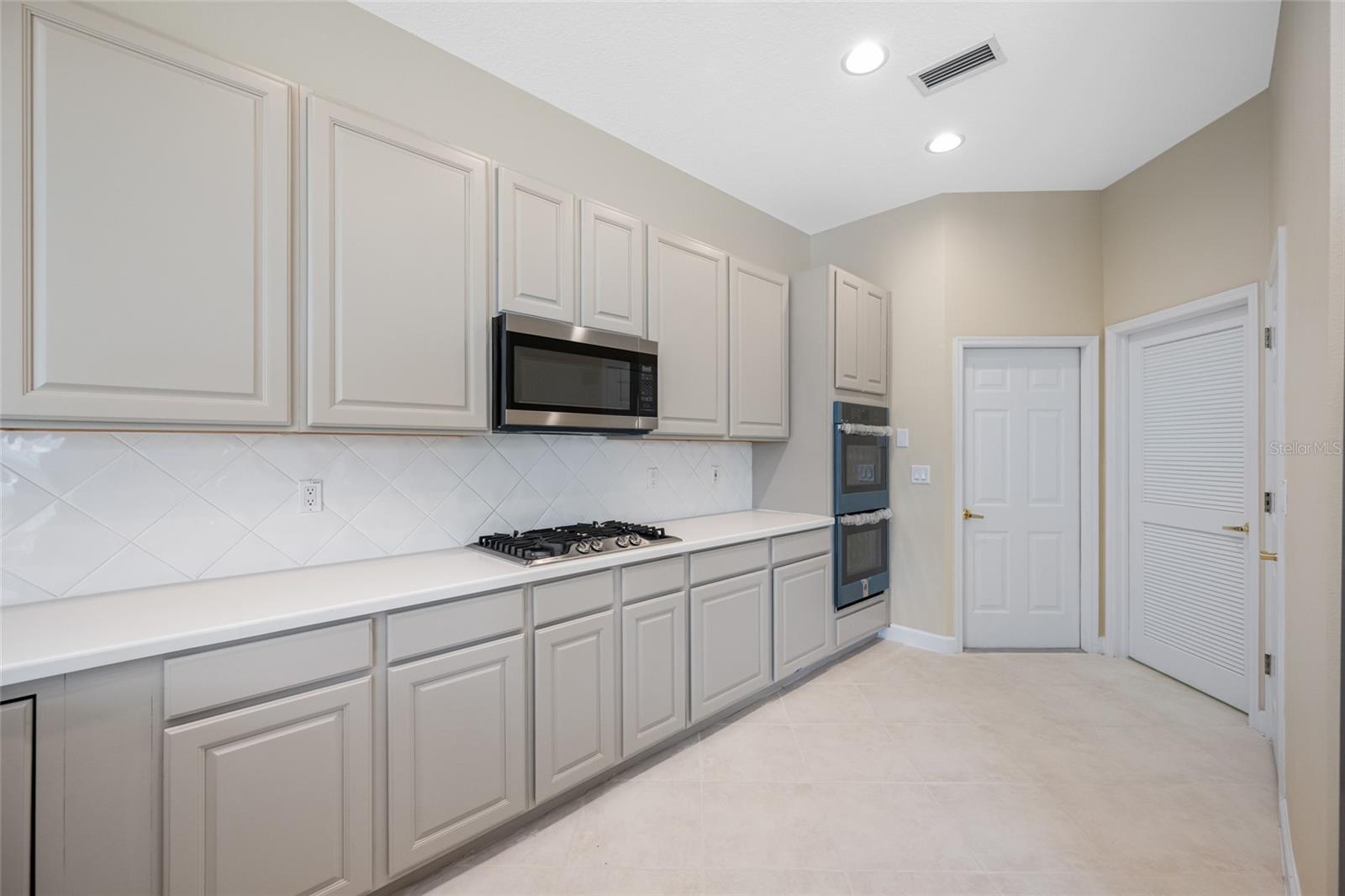 BAYOU CLUB ESTATES TR 5 PH 4 - Residential
