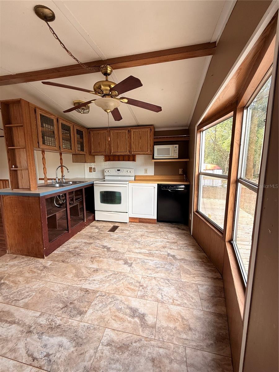 LITTLE LAKE WEIR ESTATE - Residential