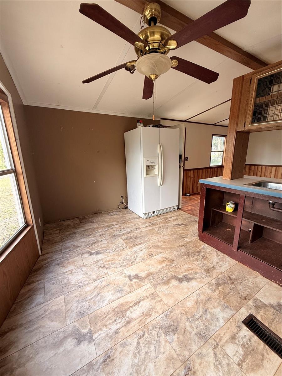 LITTLE LAKE WEIR ESTATE - Residential