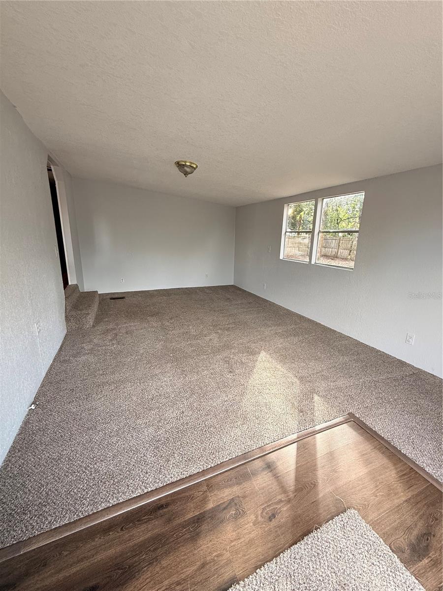 LITTLE LAKE WEIR ESTATE - Residential