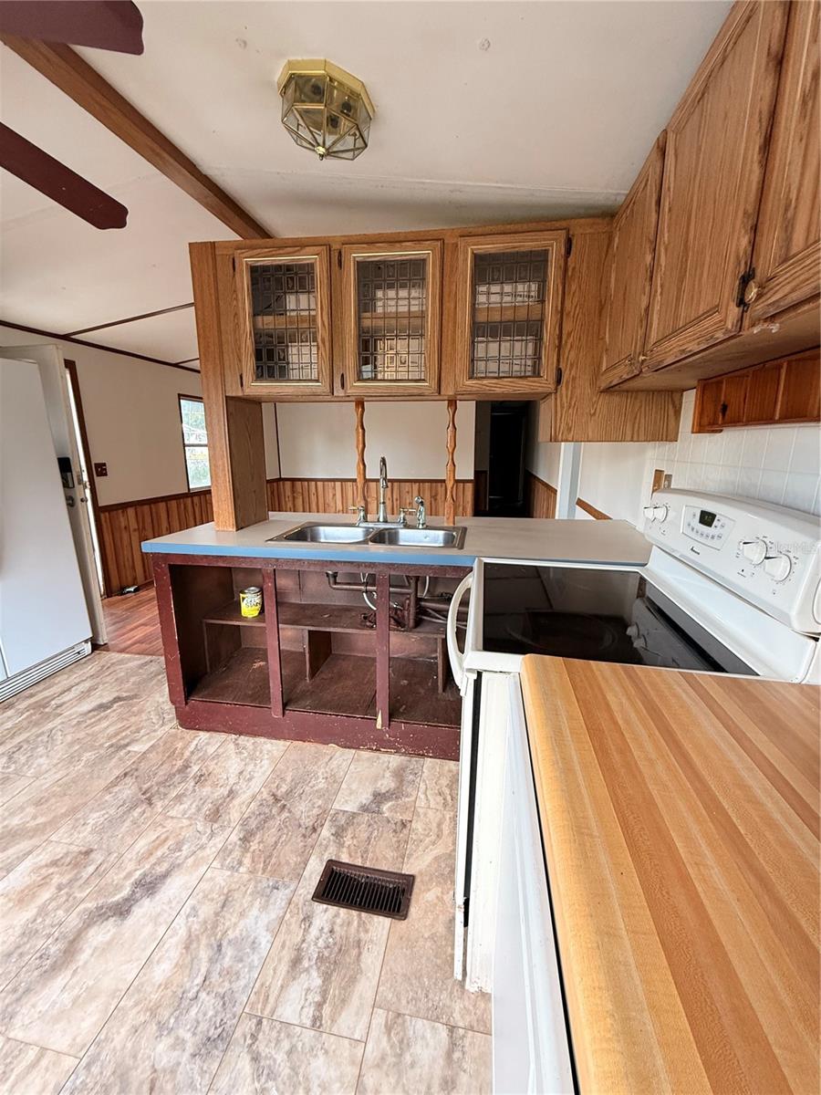 LITTLE LAKE WEIR ESTATE - Residential