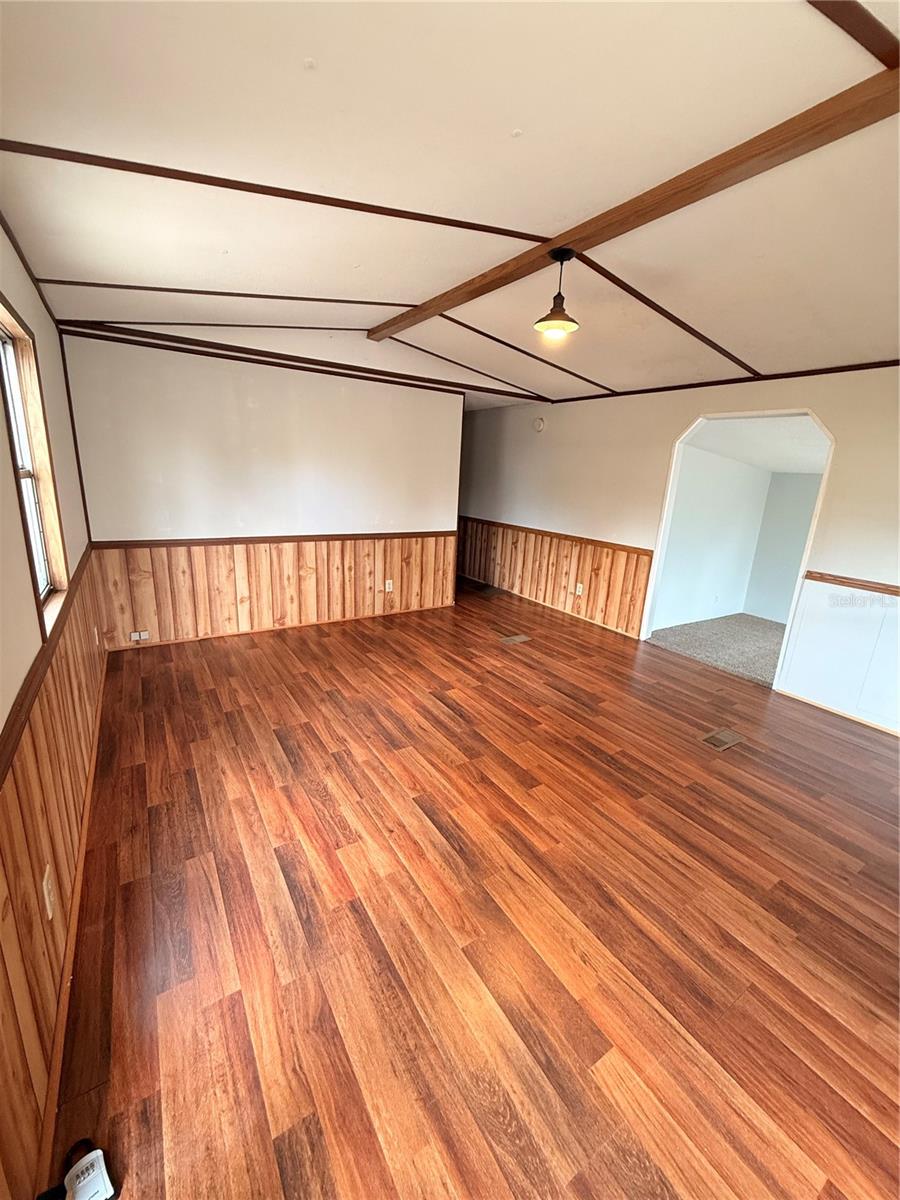 LITTLE LAKE WEIR ESTATE - Residential