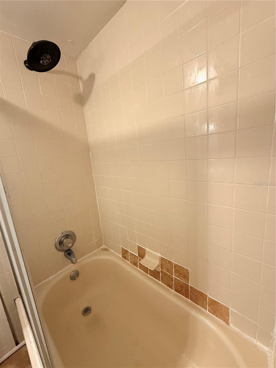 LITTLE LAKE WEIR ESTATE - Residential