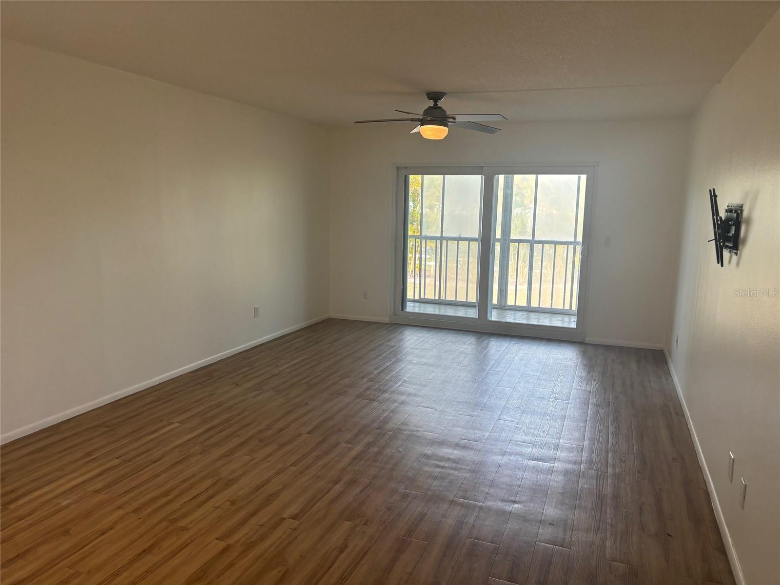 GLEN OAKS GARDEN APTS 3 - Residential Lease