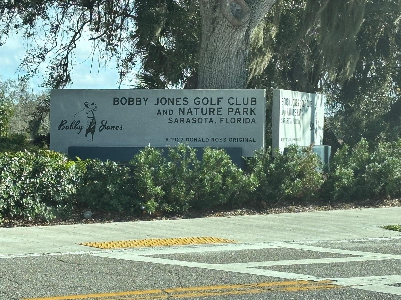 GLEN OAKS GARDEN APTS 3 - Residential Lease