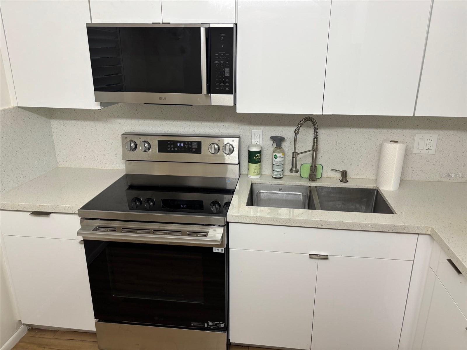 GLEN OAKS GARDEN APTS 3 - Residential Lease