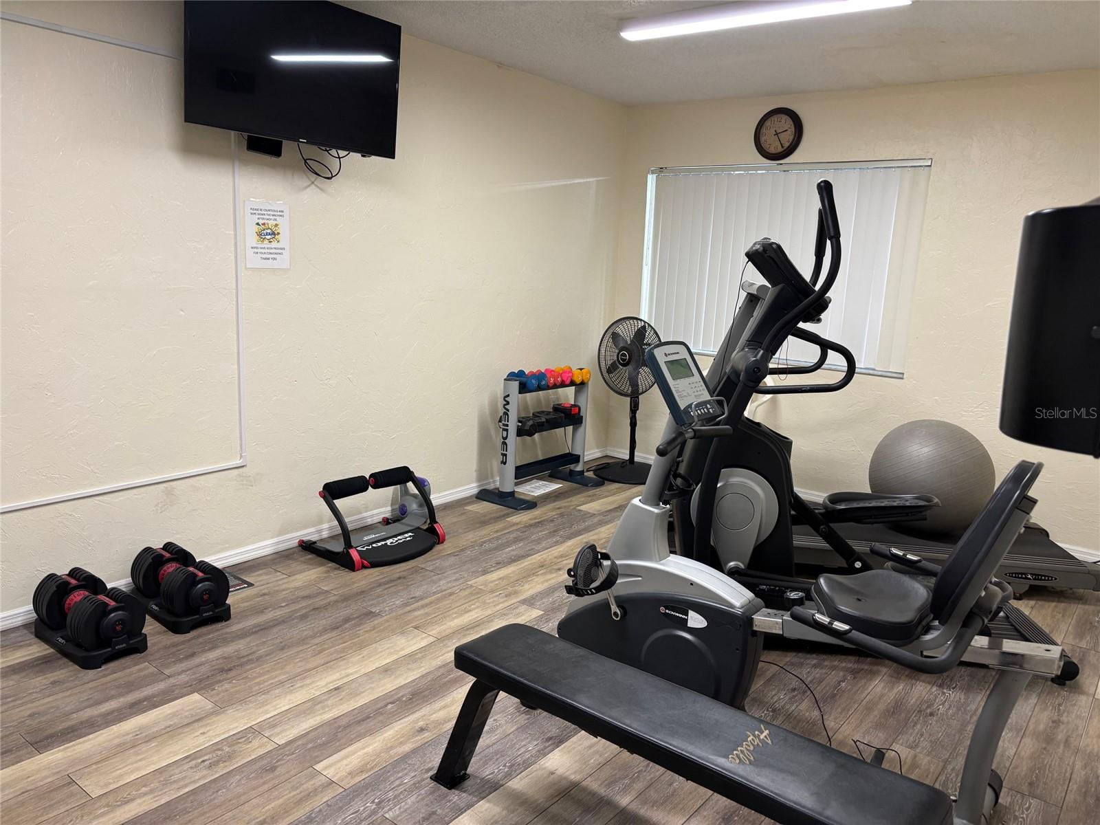 GLEN OAKS GARDEN APTS 3 - Residential Lease