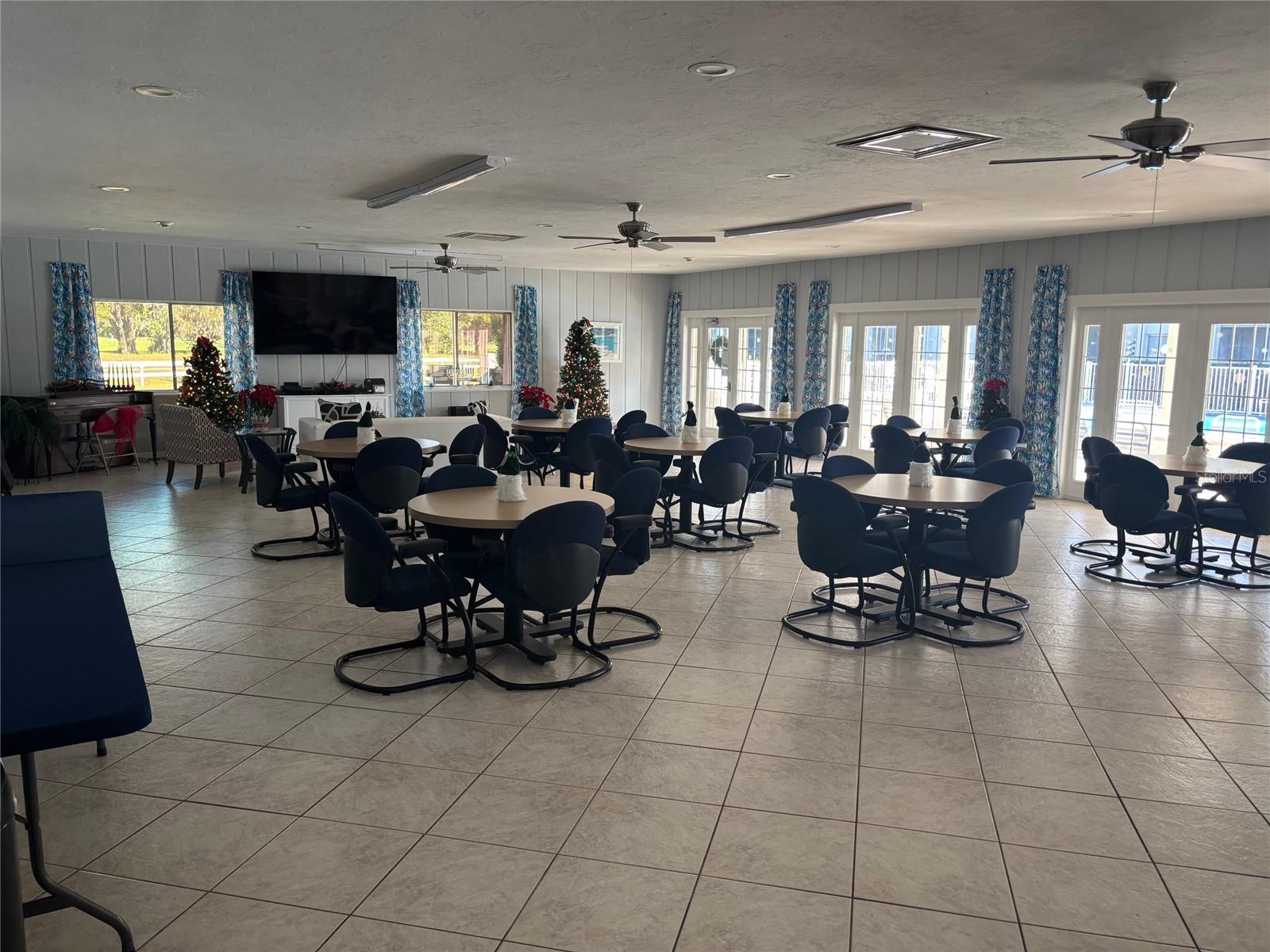 GLEN OAKS GARDEN APTS 3 - Residential Lease